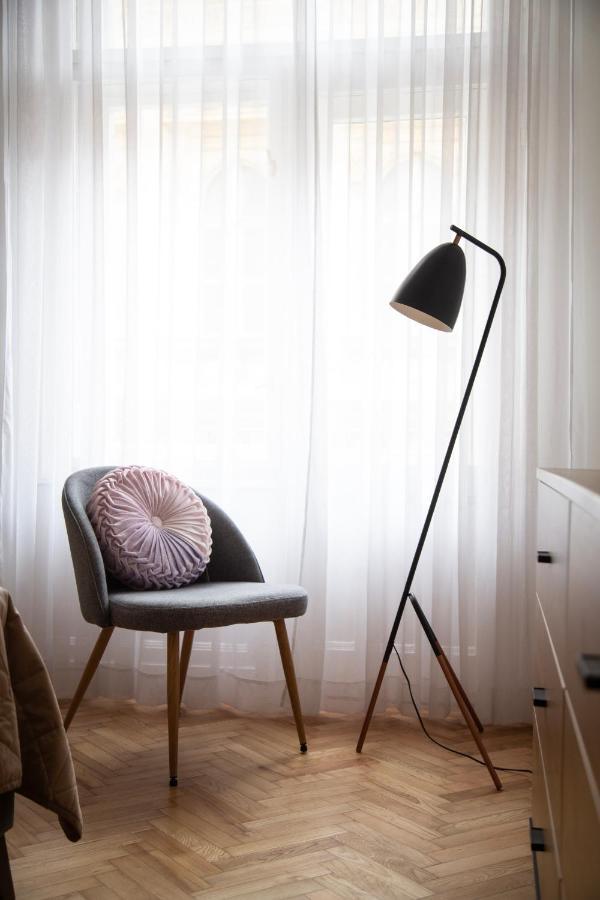Glamorous Modern In The Hearth Of Appartement